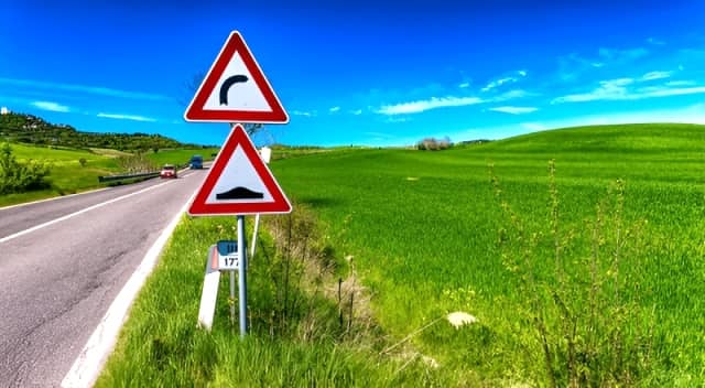 نکات مهم در نصب و نگهداری تابلوهای ترافیکی