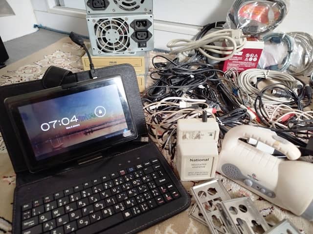 Auction pictures used computer electronic equipment 1