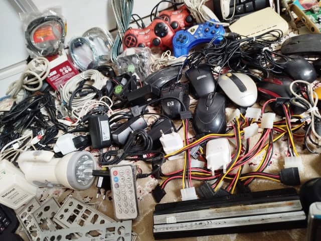 Auction pictures used computer electronic equipment 2