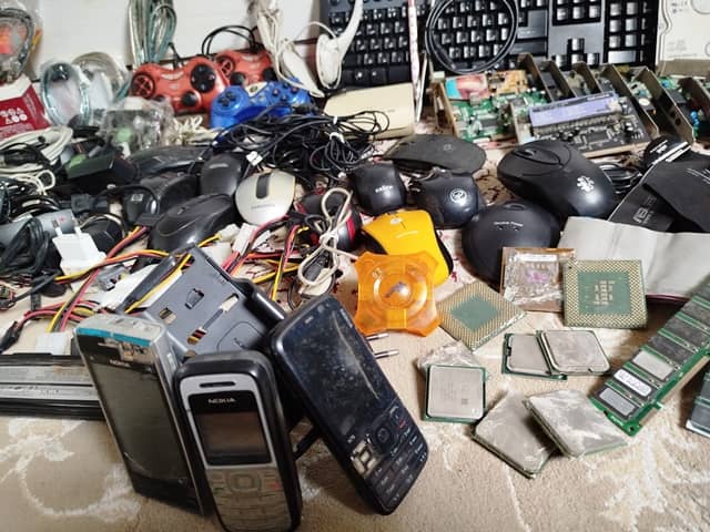 Auction pictures used computer electronic equipment 3