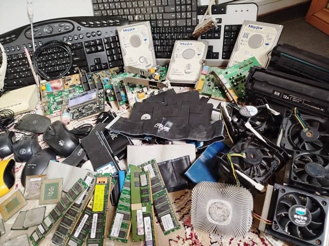 Auction pictures used computer electronic equipment 4