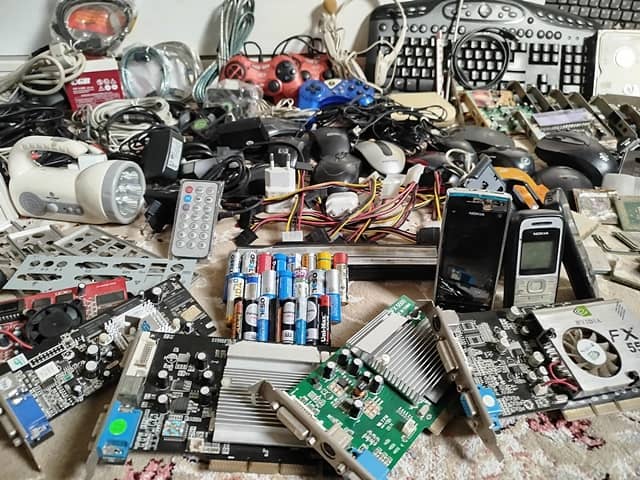 Auction pictures used computer electronic equipment 5