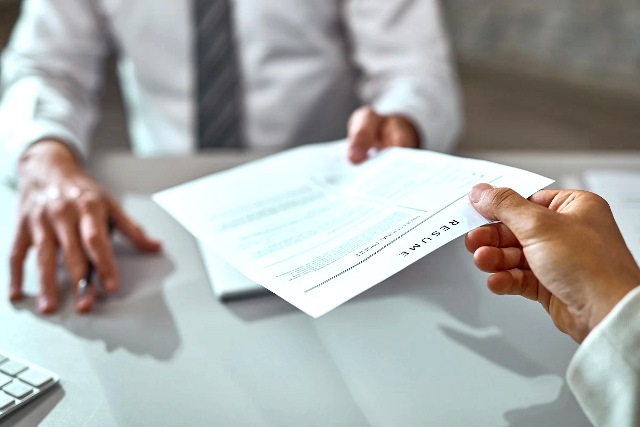 رزومه پرو در این مسیر چطور به شما کمک می کند؟