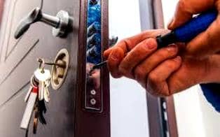 خدمات کلید سازی شبانه روزی برای باز کردن درب قفل شده